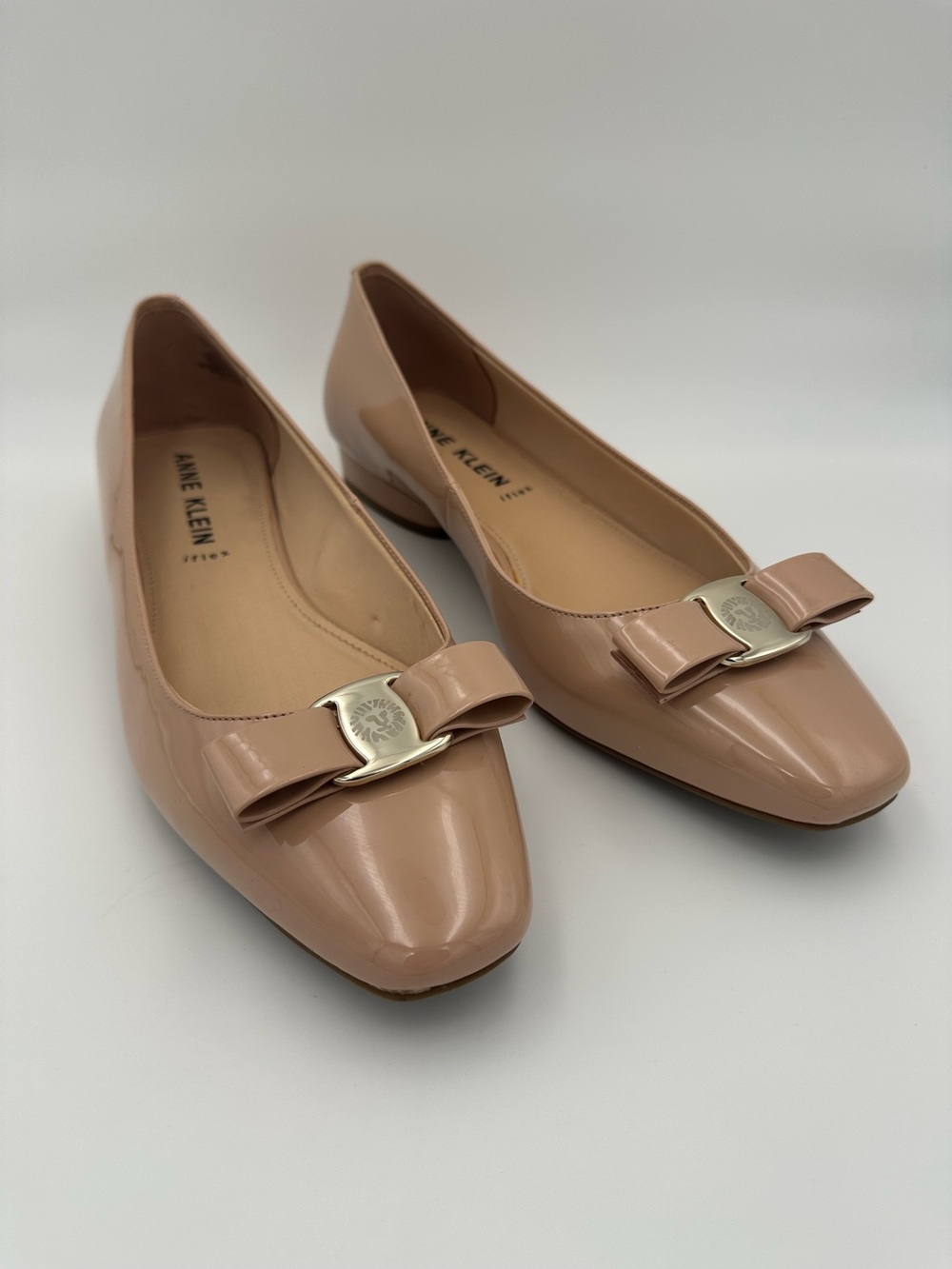 Anne Klein Colette Nude Patent Leather Bow Shoes Size 11